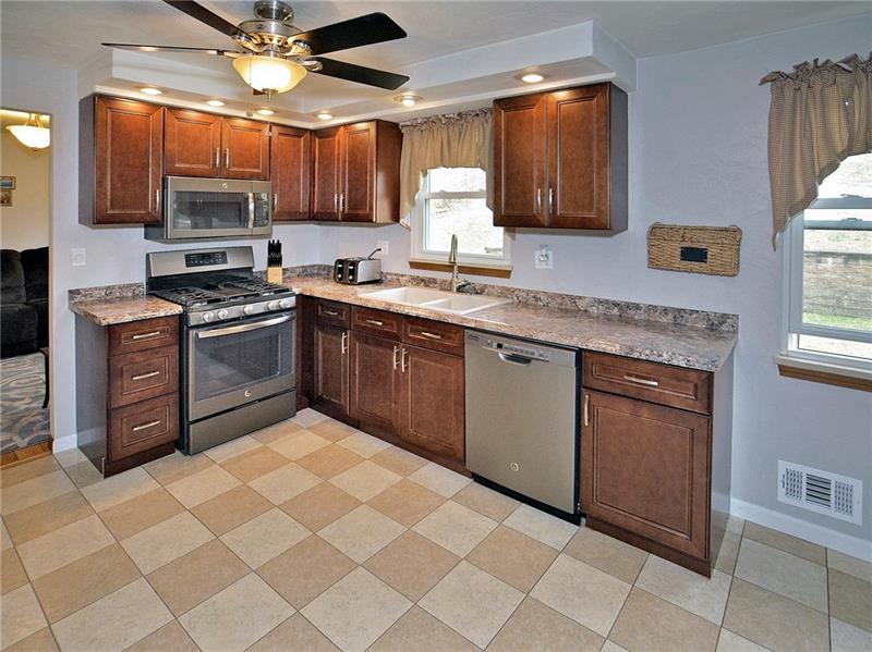 2018 Old Ramsey Road Monroeville, PA 15146 - Photo 2 of 25 Gallery Image 2