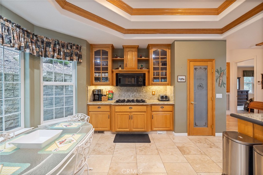 39818 Granite Ridge Lane Bass Lake, CA 93604 - Photo 11 of 58 kitchen towards pantry