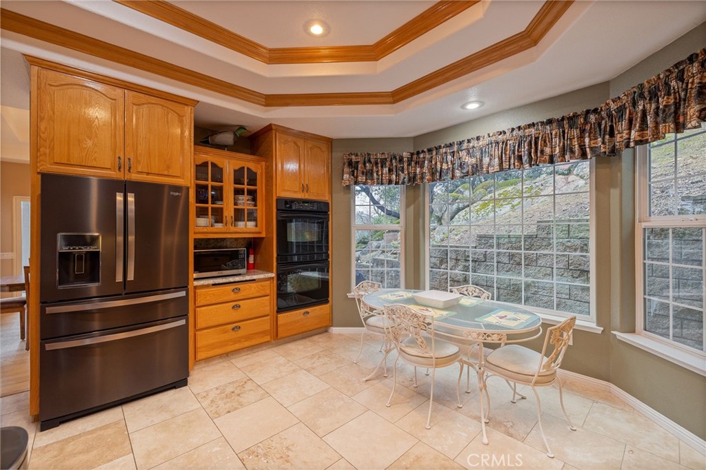 39818 Granite Ridge Lane Bass Lake, CA 93604 - Photo 12 of 58 kitchen double ovens buffett cabinet