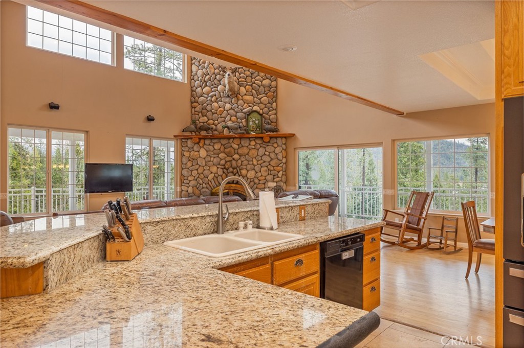 39818 Granite Ridge Lane Bass Lake, CA 93604 - Photo 13 of 58 granite counters breakfast bar