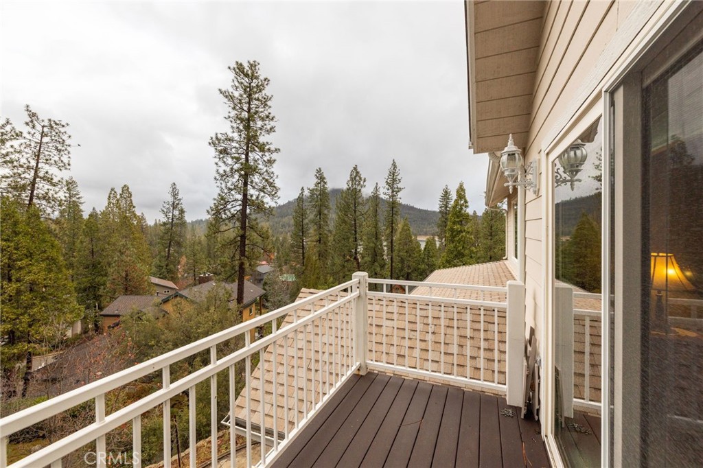 39818 Granite Ridge Lane Bass Lake, CA 93604 - Photo 45 of 58 private baclony