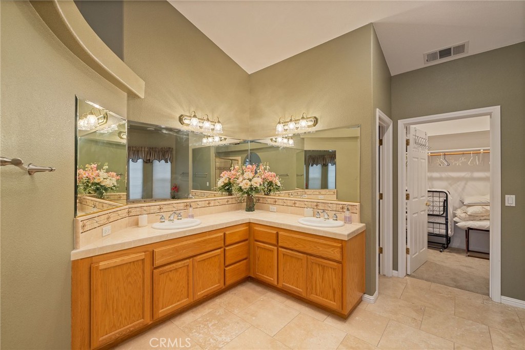 39818 Granite Ridge Lane Bass Lake, CA 93604 - Photo 46 of 58 Primary suite bathroom