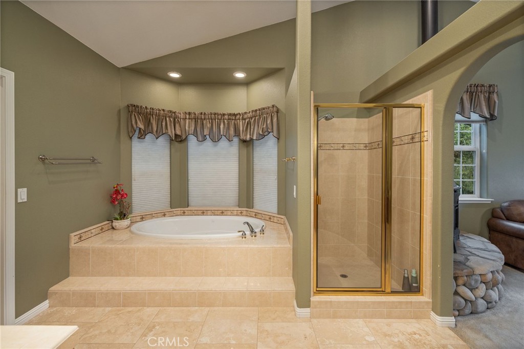 39818 Granite Ridge Lane Bass Lake, CA 93604 - Photo 47 of 58 primary suite soaking tub