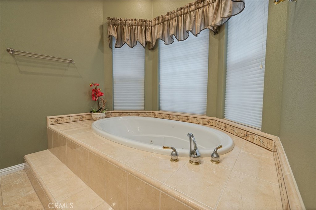 39818 Granite Ridge Lane Bass Lake, CA 93604 - Photo 48 of 58 primary suite soaking tub