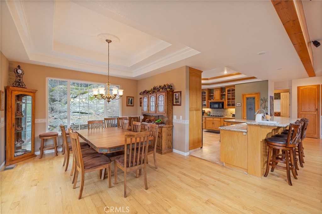 39818 Granite Ridge Lane Bass Lake, CA 93604 - Photo 9 of 58 dining room breakfast bar