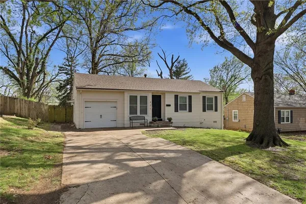 $265,000 | 421 West 88 Street, Kansas City, MO 64114