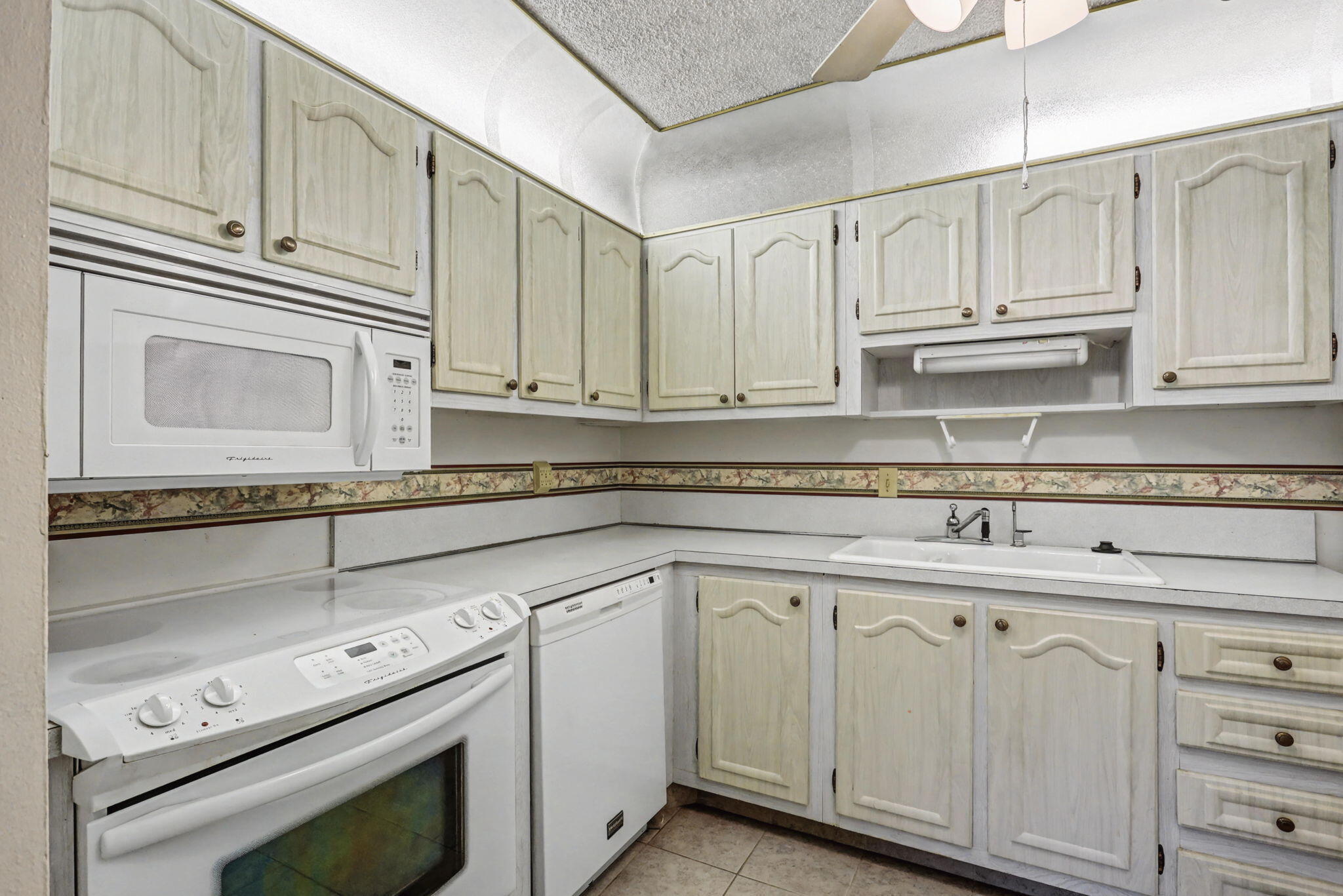 22805 Southwest 66th Avenue, Unit 206 Boca Raton, FL 33428 - Photo 13 of 23 13-web-or-mls-0E2A8131