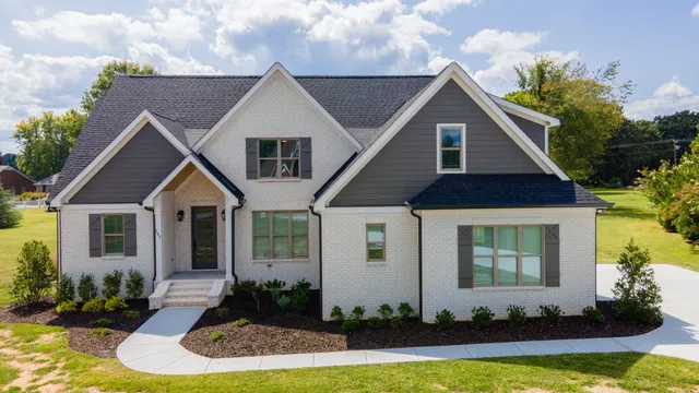 $694,900 | 255 Ridgecrest Drive, Winchester, TN 37398