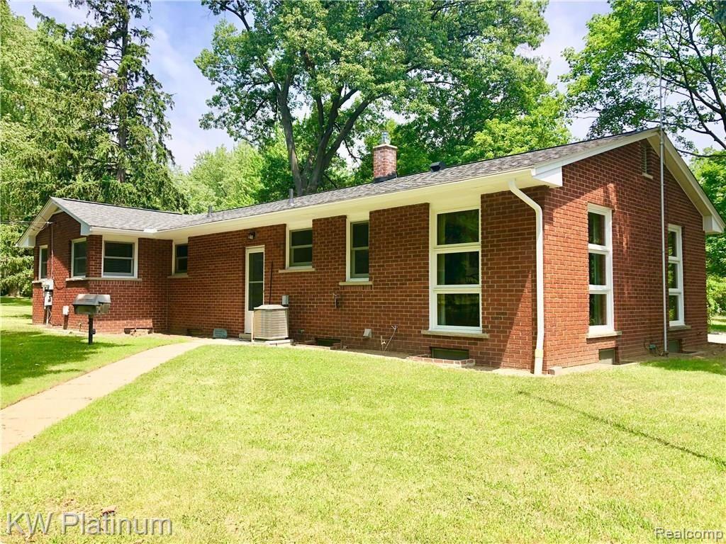 2055 Oklahoma Avenue Rochester, MI 48309 - Photo 3 of 53 IMG_2377.jpg