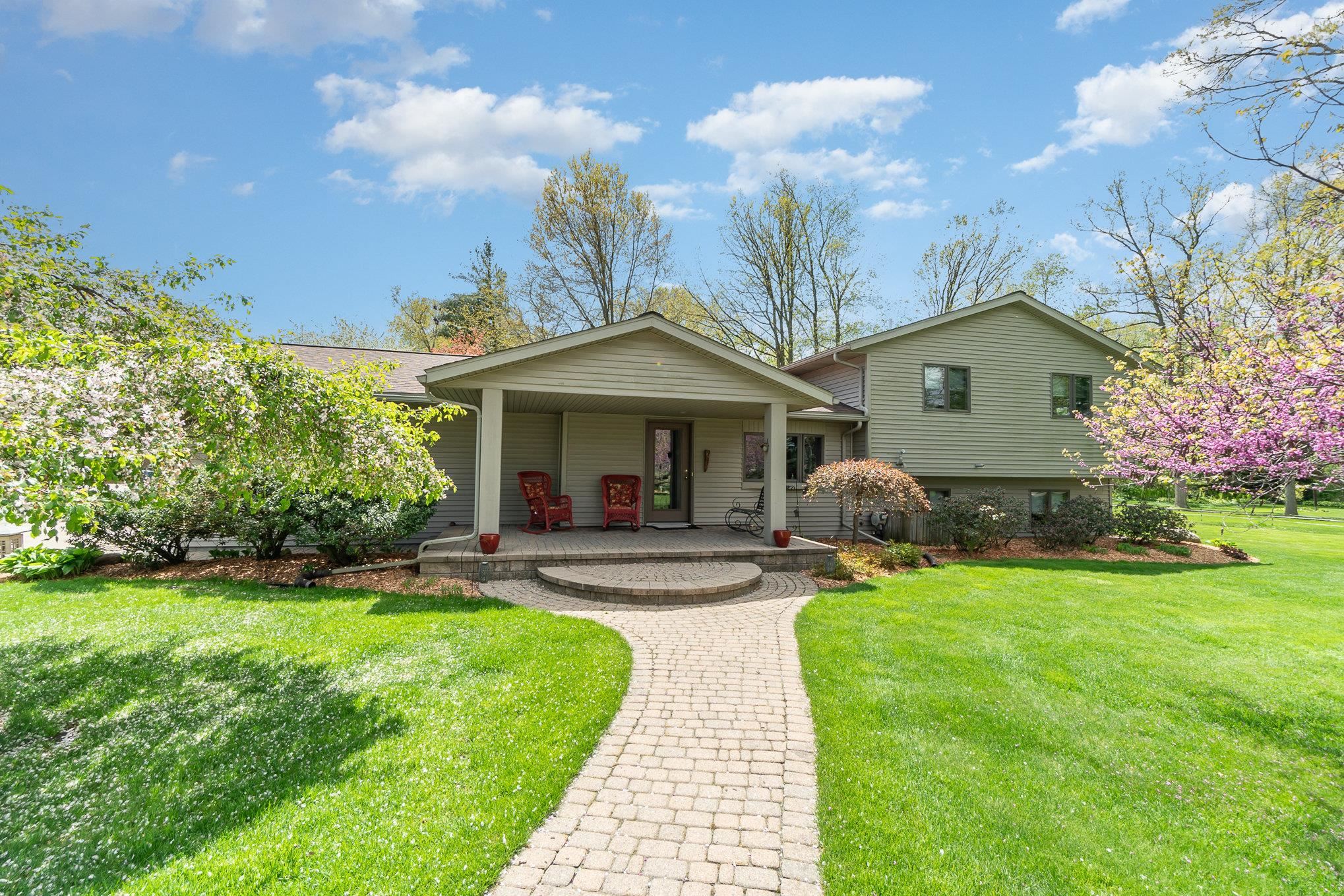 799 West River Road Auburn, MI 48611 - Photo 1 of 56