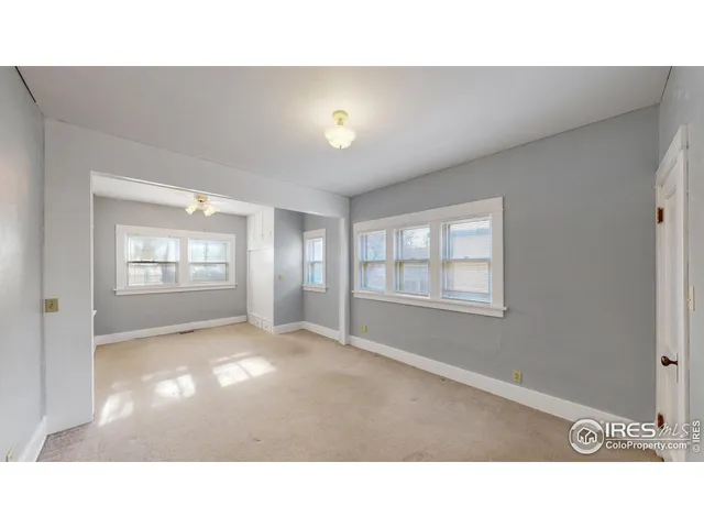 a black and white photo of a living room