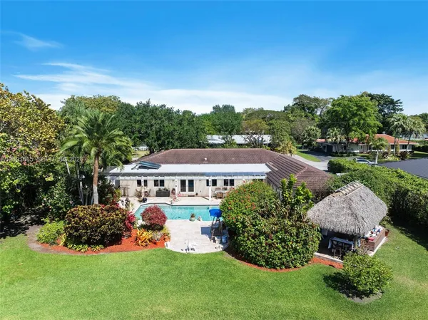$3,200,000 | 10740 Southwest 74th Court, Pinecrest, FL 33156