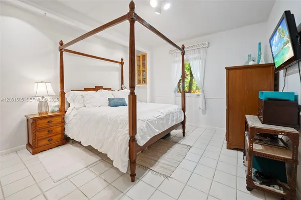 $3,200,000 | 10740 Southwest 74th Court, Pinecrest, FL 33156