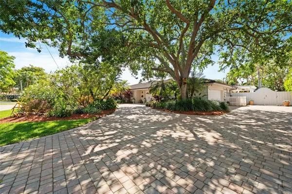 $3,200,000 | 10740 Southwest 74th Court, Pinecrest, FL 33156