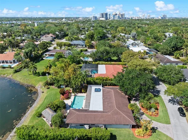 $3,200,000 | 10740 Southwest 74th Court, Pinecrest, FL 33156