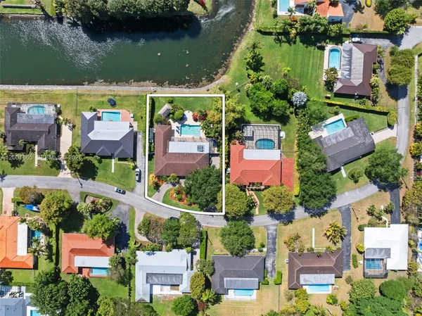 $3,200,000 | 10740 Southwest 74th Court, Pinecrest, FL 33156