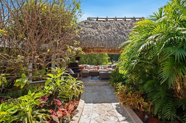 $3,200,000 | 10740 Southwest 74th Court, Pinecrest, FL 33156