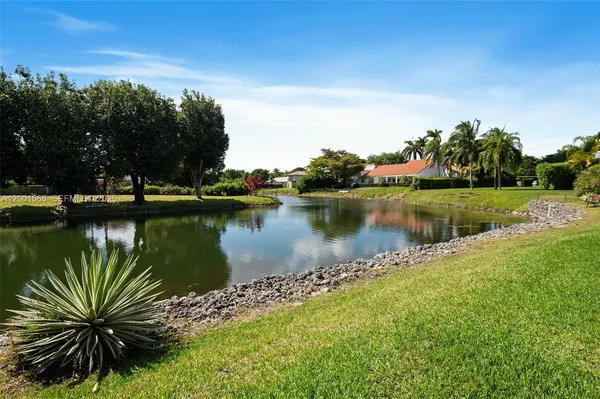 $3,200,000 | 10740 Southwest 74th Court, Pinecrest, FL 33156