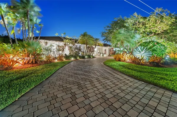 $3,200,000 | 10740 Southwest 74th Court, Pinecrest, FL 33156