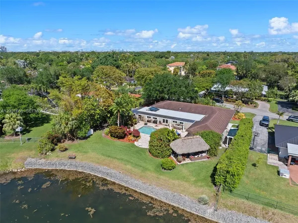 $3,200,000 | 10740 Southwest 74th Court, Pinecrest, FL 33156