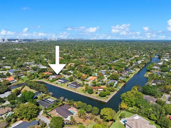 $3,200,000 | 10740 Southwest 74th Court, Pinecrest, FL 33156
