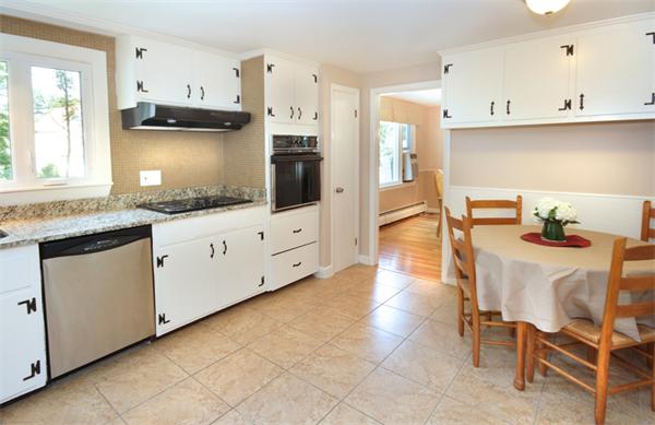 74 Plymouth Road Wakefield, MA 01880 - Photo 3 of 27 Gallery Image 3