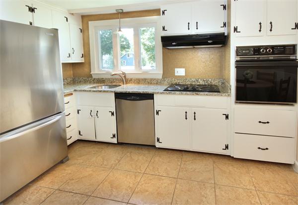 74 Plymouth Road Wakefield, MA 01880 - Photo 4 of 27 Gallery Image 4