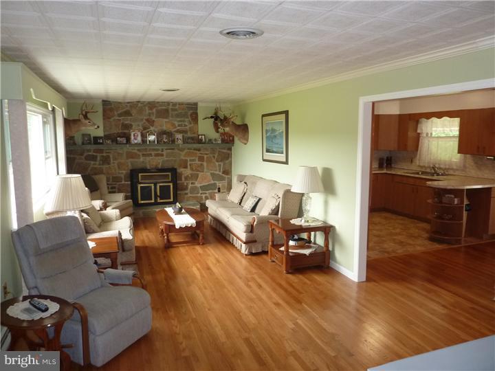 713 Betts Road Middletown, DE 19709 - Photo 10 of 23 Living Room
