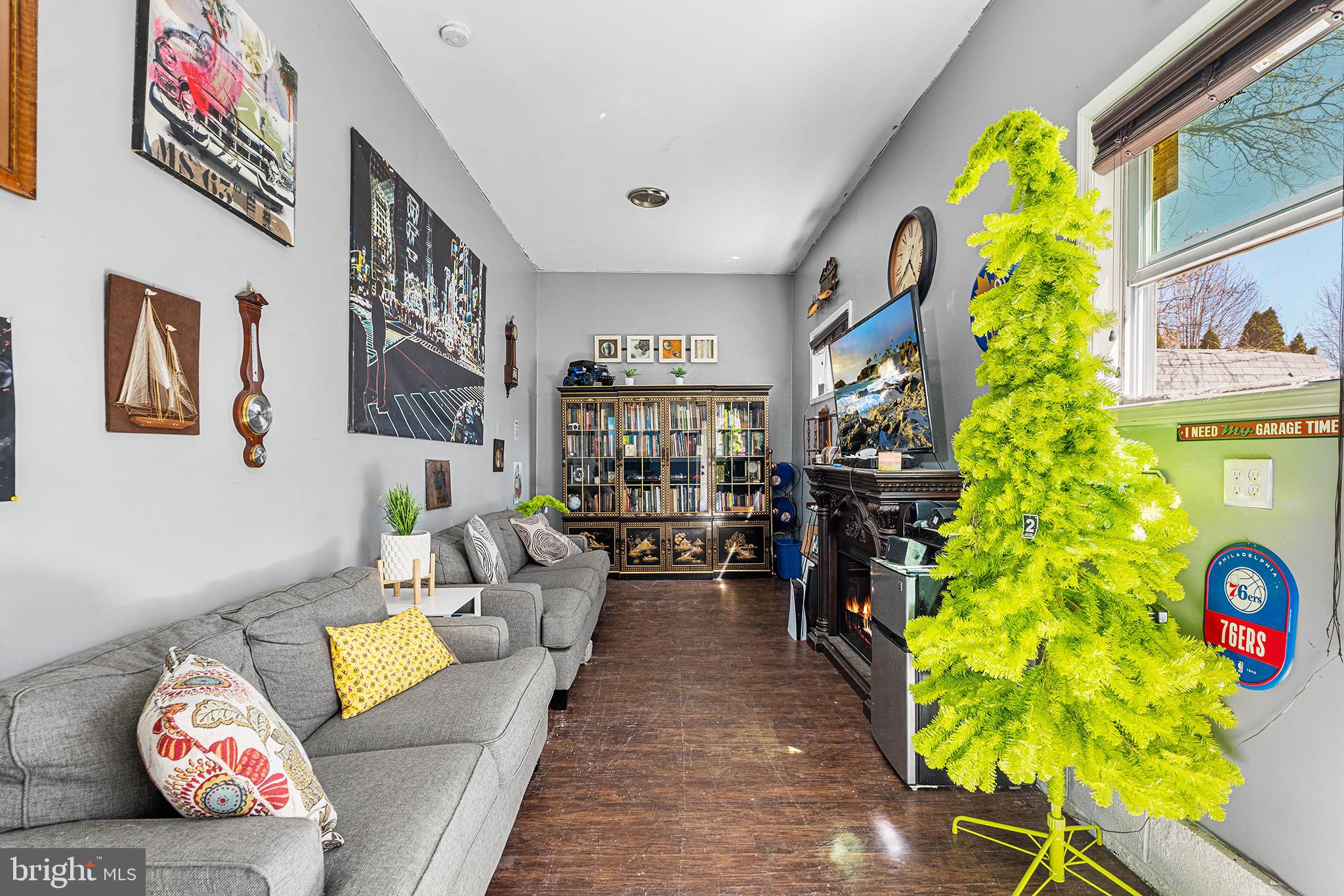 16 Volusia Avenue Hamilton, NJ 08610 - Photo 28 of 50 a living room with furniture and a potted plant