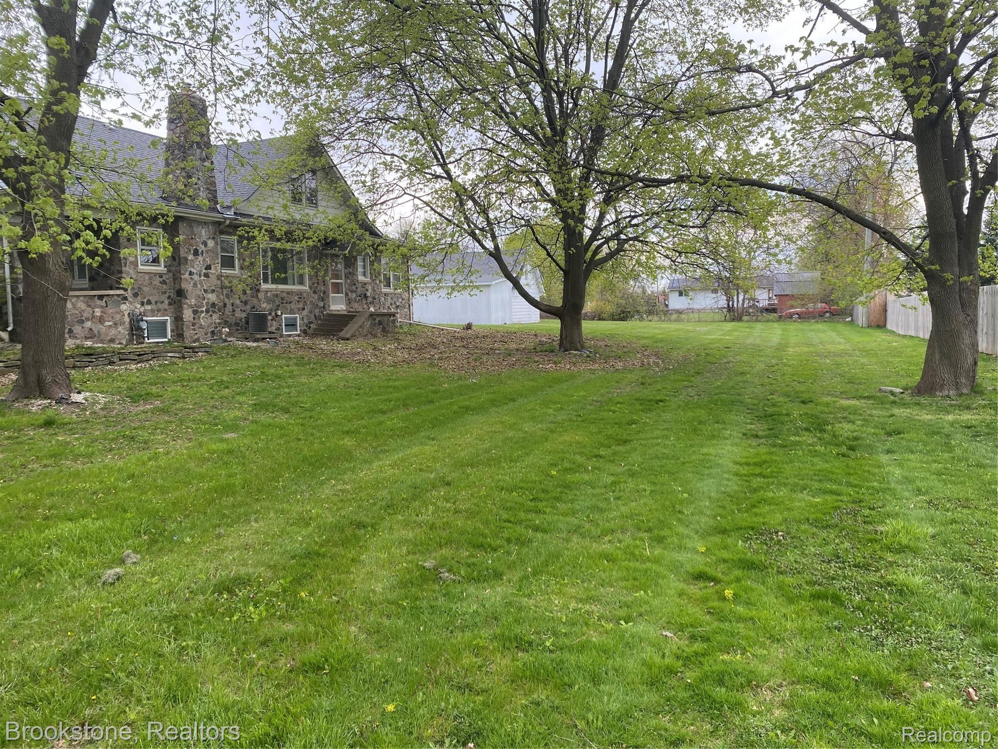 3905 Hazelton Avenue Rochester, MI 48307 - Photo 5 of 39 194958C6-B842-4A59-82F1-2B2A8D684F22.jpeg