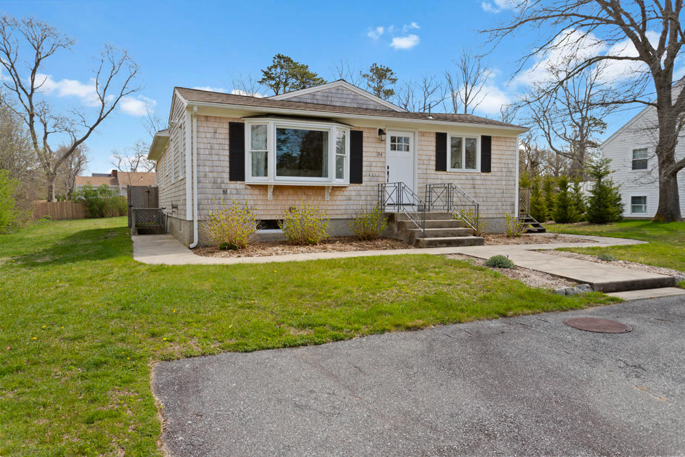 154 Nobscussett Road Dennis, MA 02638 - Photo 4 of 36 154 Nobscussett Rd. Low Res-9