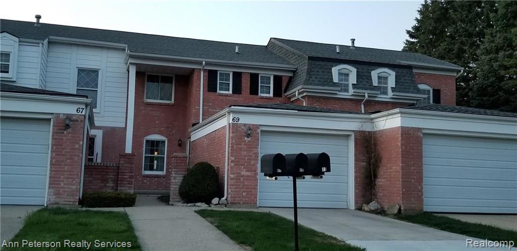 69 Manor Way Rochester Hills, MI 48309 - Photo 2 of 19