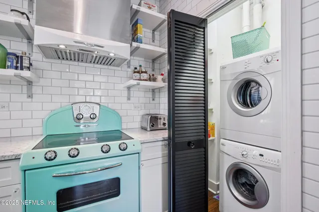 a view of kitchen with washer and dryer