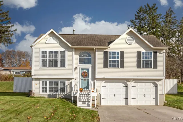 $298,900 | 9418 Birch Tree Road, Cicero, NY 13029