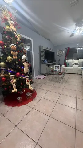 a room with lots of flowers and flowers