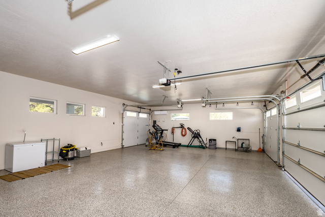1283 North Gallen Road Santa Clara, UT 84765 - Photo 65 of 103 View of garage with mini split for heating/cooling and epoxy flooring