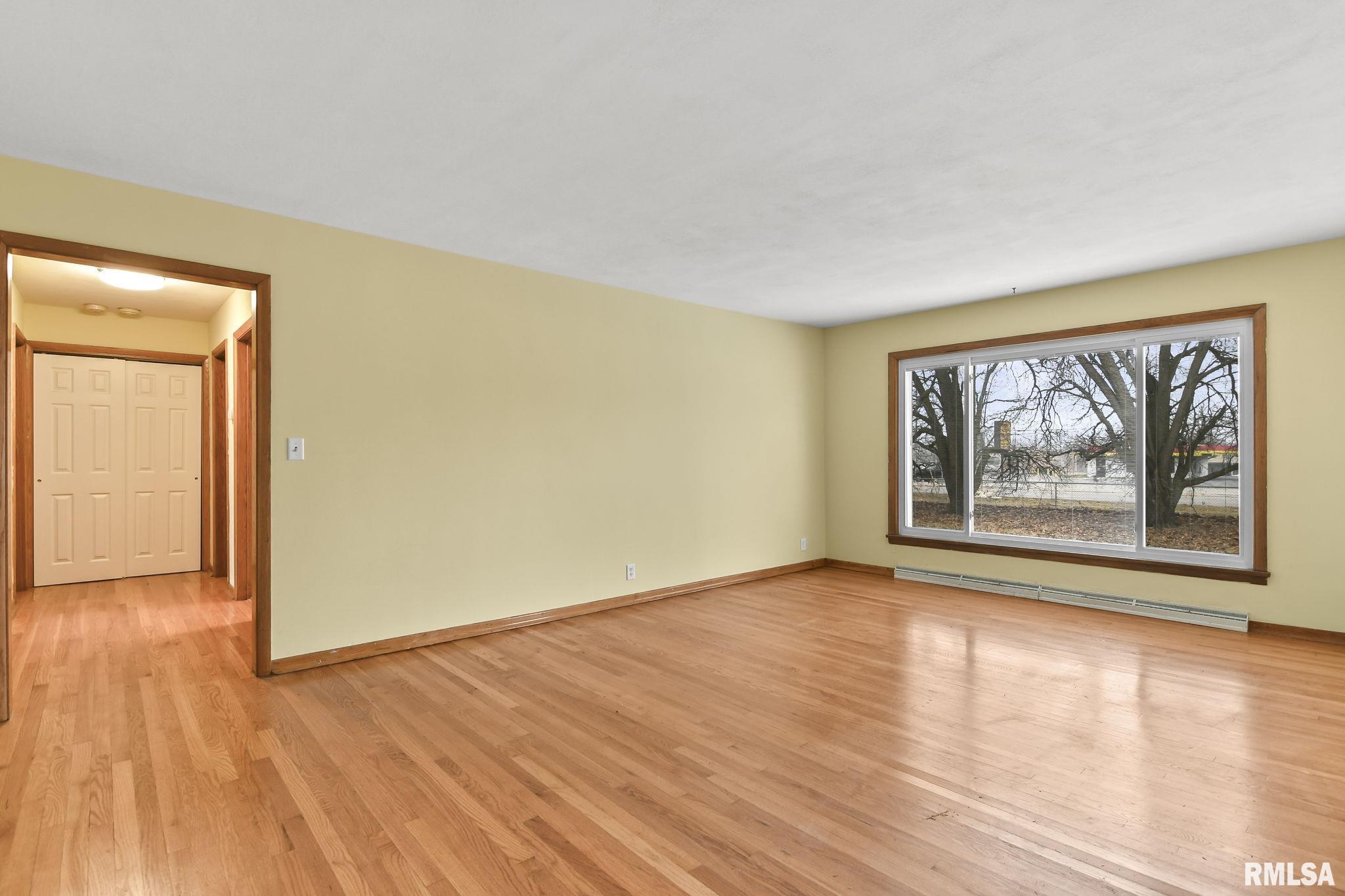 702 West Pershing Road Decatur, IL 62526 - Photo 13 of 33