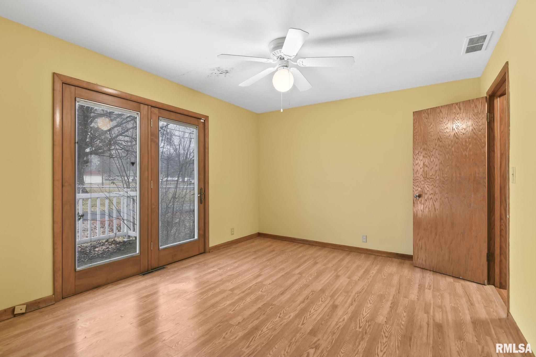 702 West Pershing Road Decatur, IL 62526 - Photo 5 of 33
