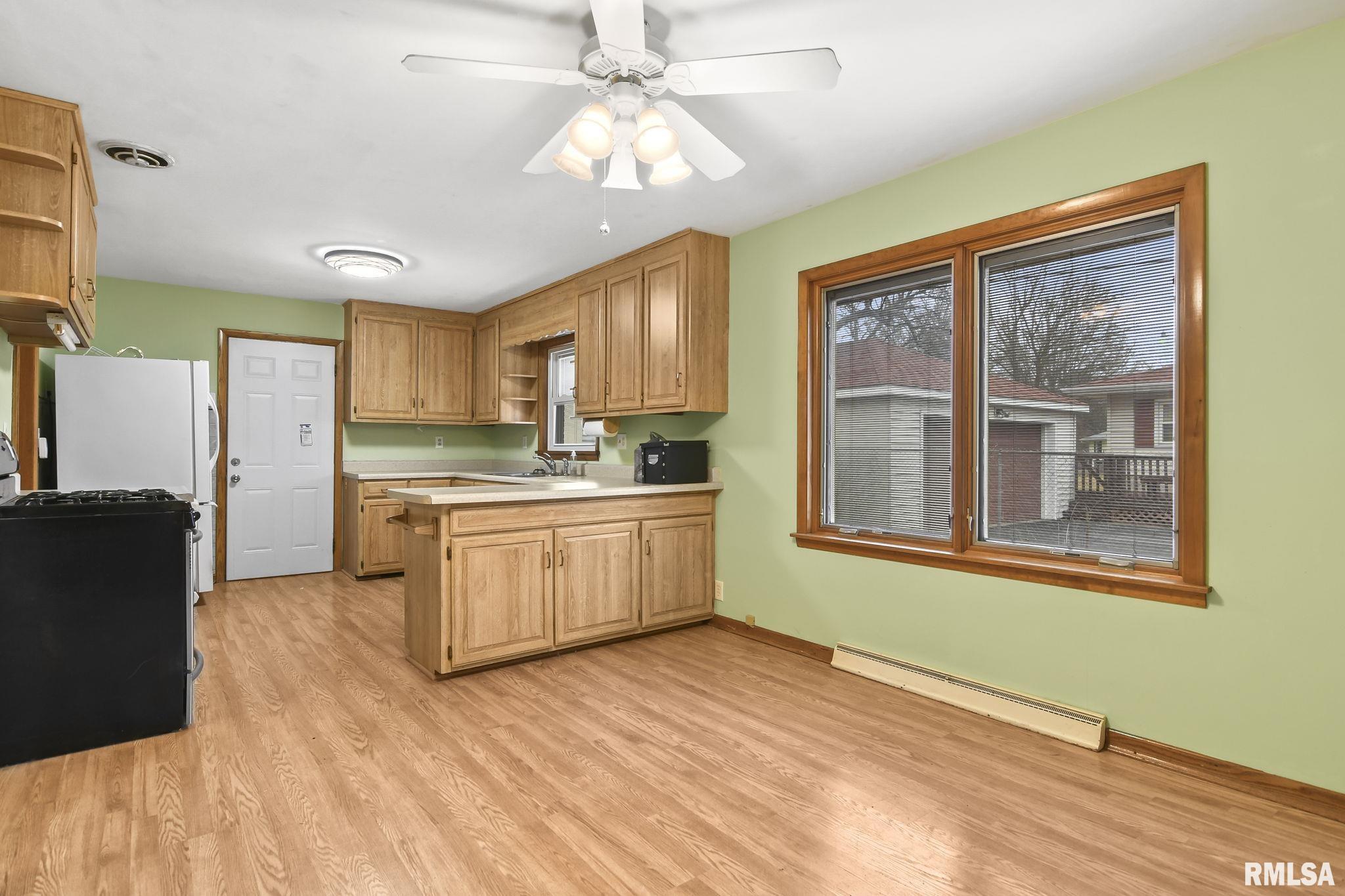 702 West Pershing Road Decatur, IL 62526 - Photo 6 of 33