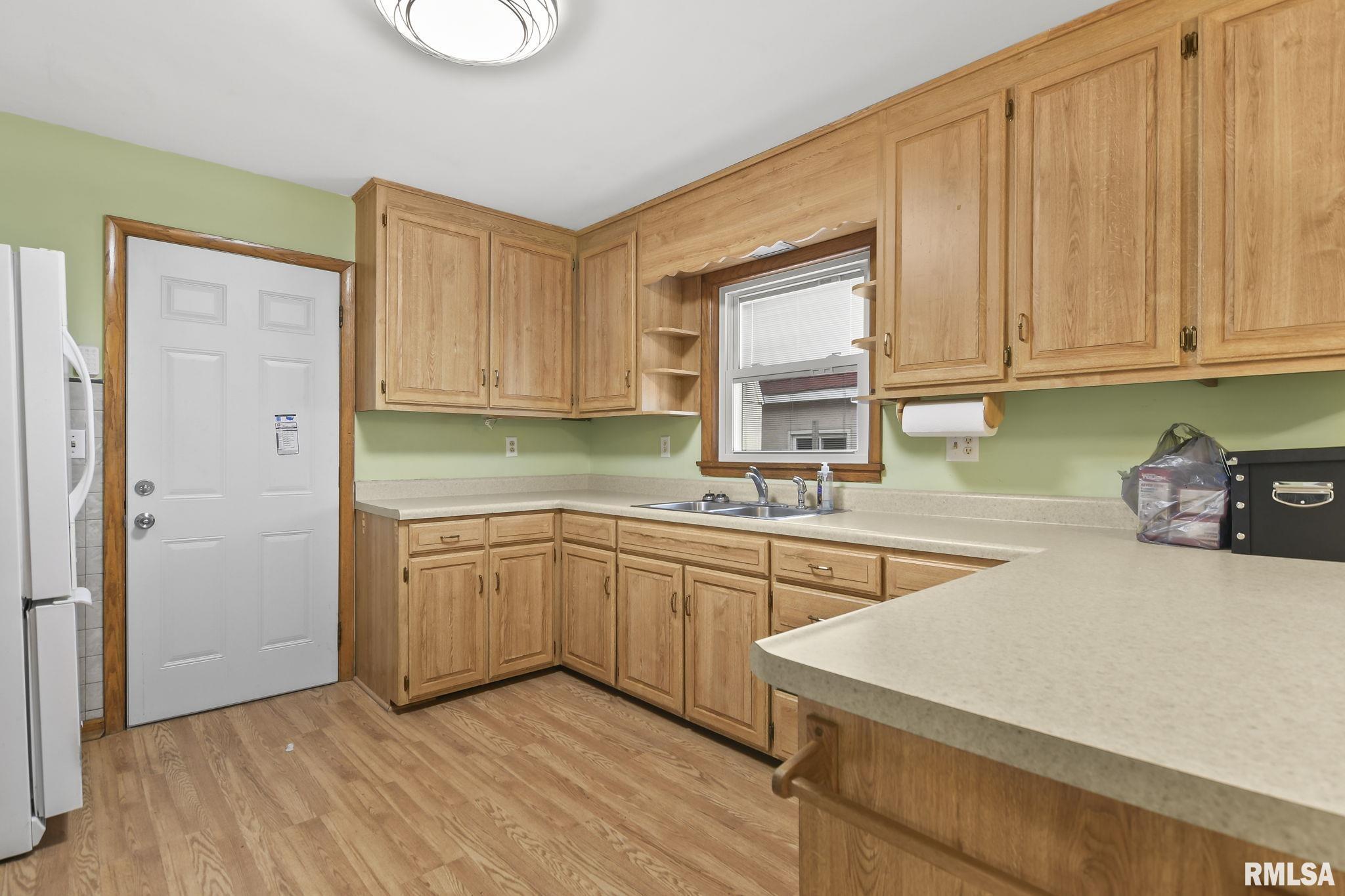 702 West Pershing Road Decatur, IL 62526 - Photo 7 of 33