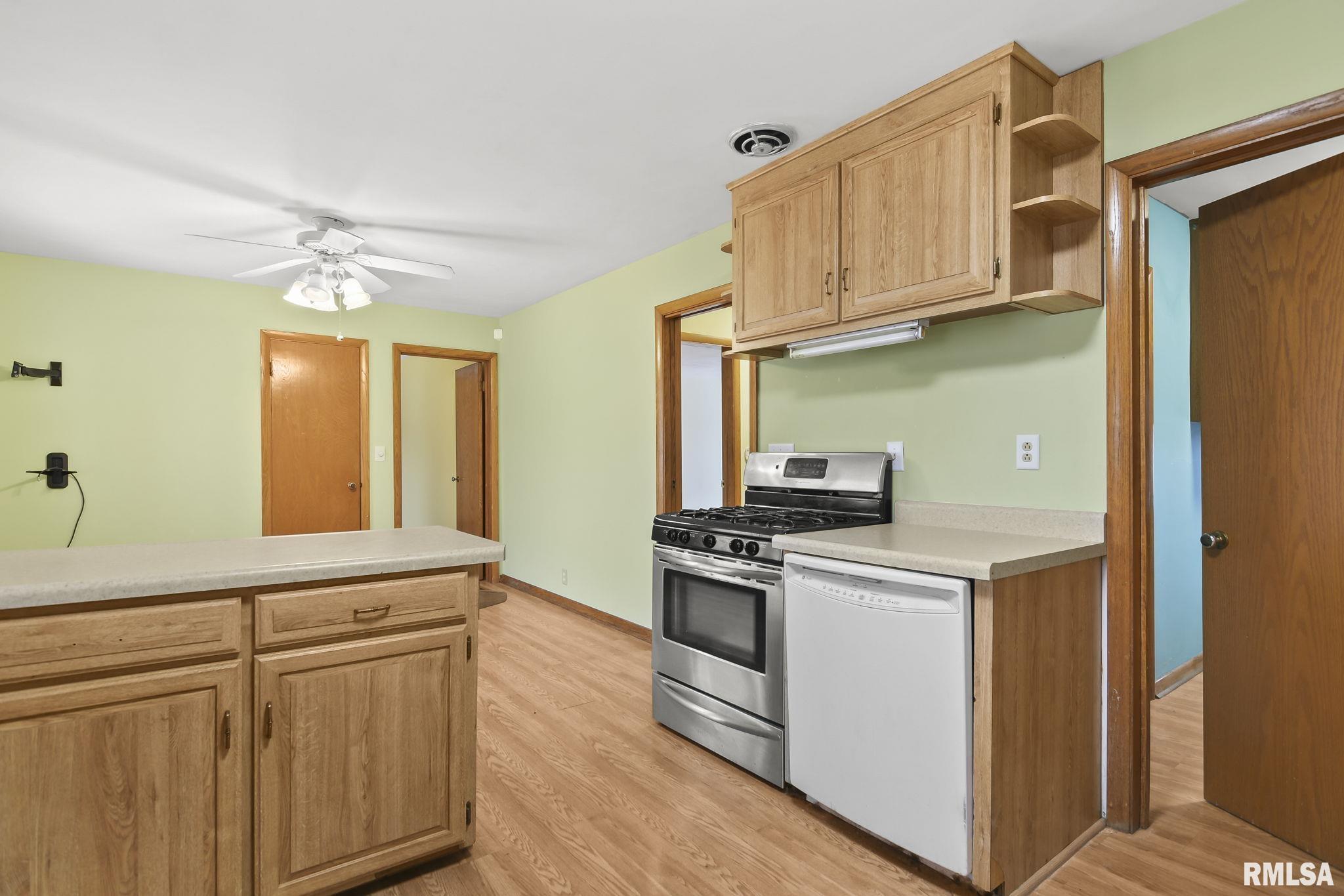 702 West Pershing Road Decatur, IL 62526 - Photo 10 of 33