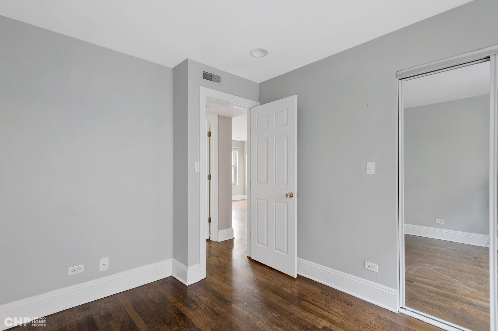 7425 North Sheridan Road, Unit 1E Chicago, IL 60626 - Photo 16 of 31 wooden floor in an empty room
