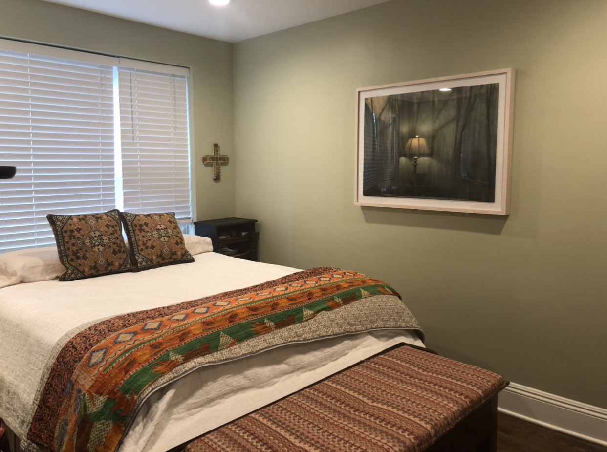 7425 North Sheridan Road, Unit 1E Chicago, IL 60626 - Photo 17 of 31 a bedroom with a bed and wooden floor