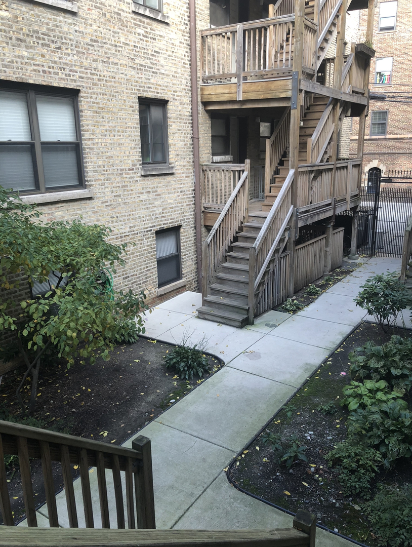 7425 North Sheridan Road, Unit 1E Chicago, IL 60626 - Photo 27 of 31 a view of front door of house