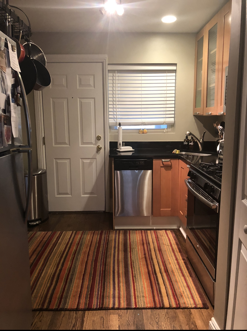 7425 North Sheridan Road, Unit 1E Chicago, IL 60626 - Photo 9 of 31 a view of a room with wooden floor and chair