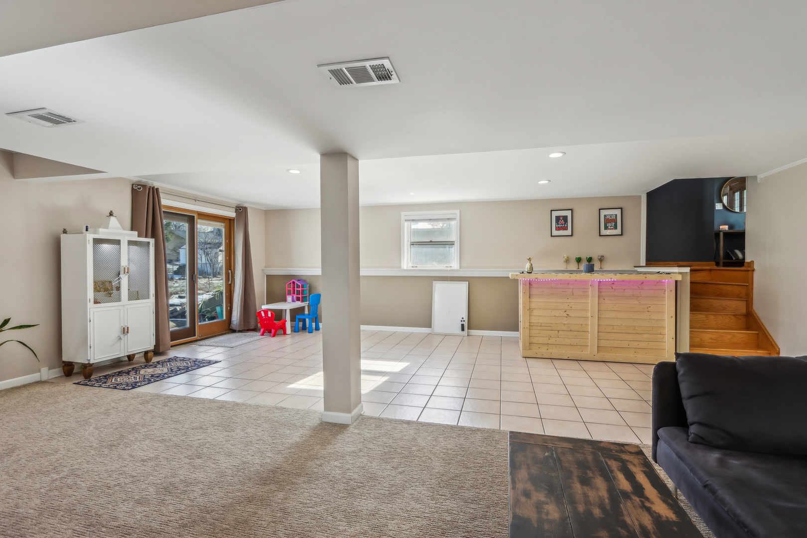 1925 Briarcliffe Boulevard Wheaton, IL 60189 - Photo 32 of 46 a living room with furniture and window