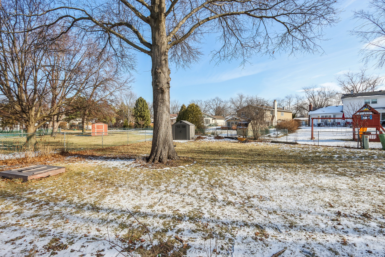 1925 Briarcliffe Boulevard Wheaton, IL 60189 - Photo 45 of 46 a view of a yard with a tree