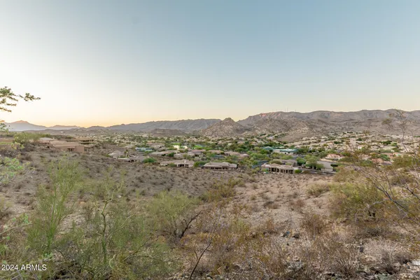 a view of a dry field