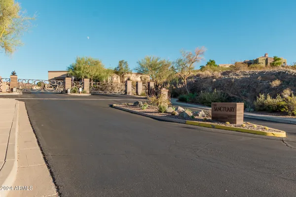 $695,000 | 15840 South 22nd Street, Unit 39, Phoenix, AZ 85048