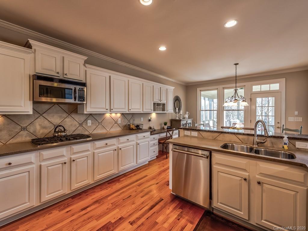 10833 Fox Hedge Road Matthews, NC 28105 - Photo 5 of 43 Gallery Image 5